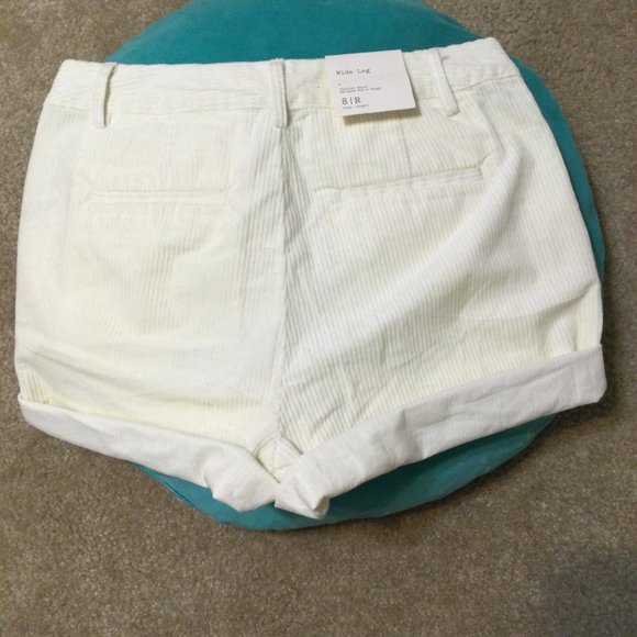 SIZE 8 WINTER WHITE CUT OFF CORDUROY SHORTS - Picture 8 of 9